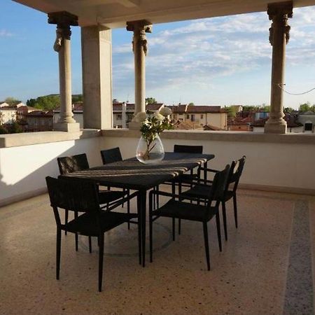 Stylish Penthouse Apartment In Venice Lido, 10 Minutes From Saint Marks Square Venedig-Lido Exteriör bild