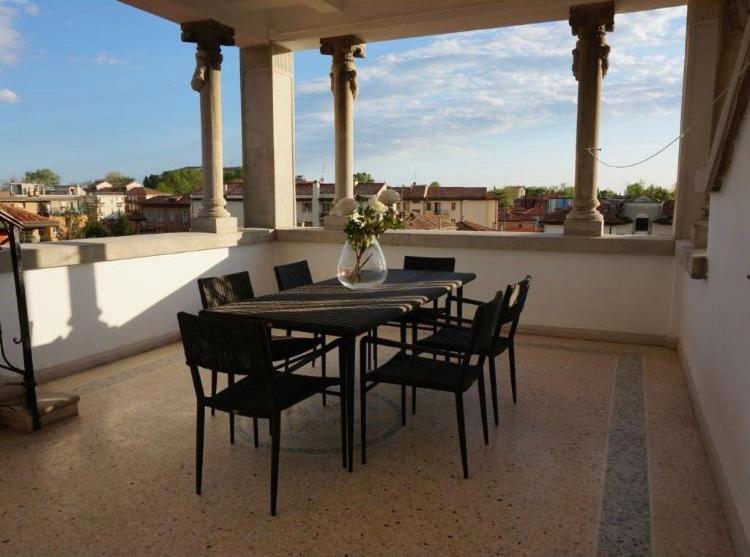 Stylish Penthouse Apartment In Venice Lido, 10 Minutes From Saint Marks Square Venedig-Lido Exteriör bild